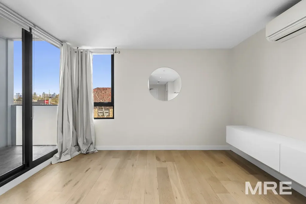 Low maintenance living on Mt Alexander Road
