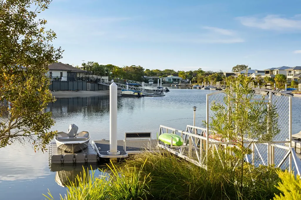 Mountain Creek 5 Slaapkamer North Facing Waterfront – Ocean Access