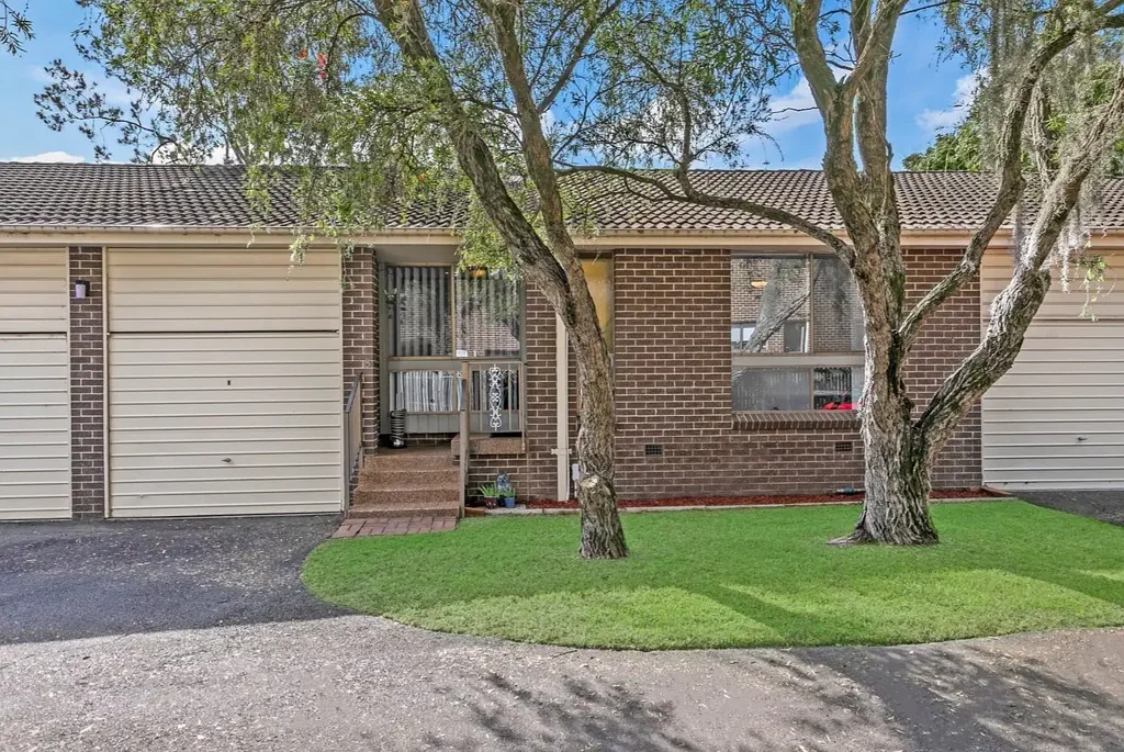 Convenient Marsfield Living Opposite Waterloo Park