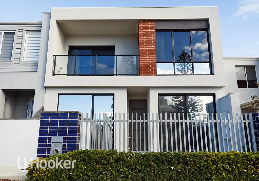 5x3x2 in Jindalee, 6036