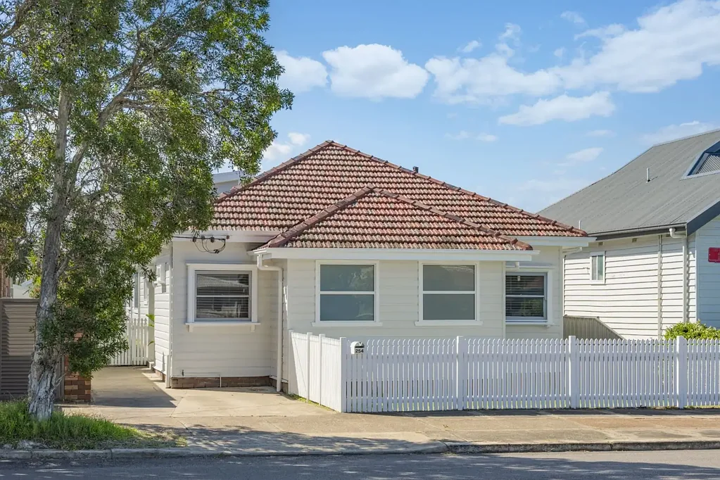 Hamilton South 3 Bedroom Period Beauty with Modern Updates in a Walkable Pocket