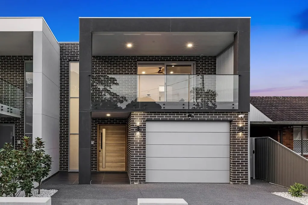 Sefton 4غرفة نوم Striking architectural home designed for luxury family living