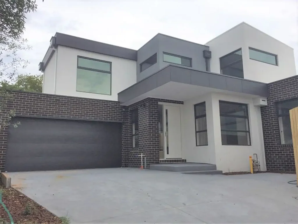 EXECUTIVE LIVING IN THE HEART OF CHADSTONE!!!