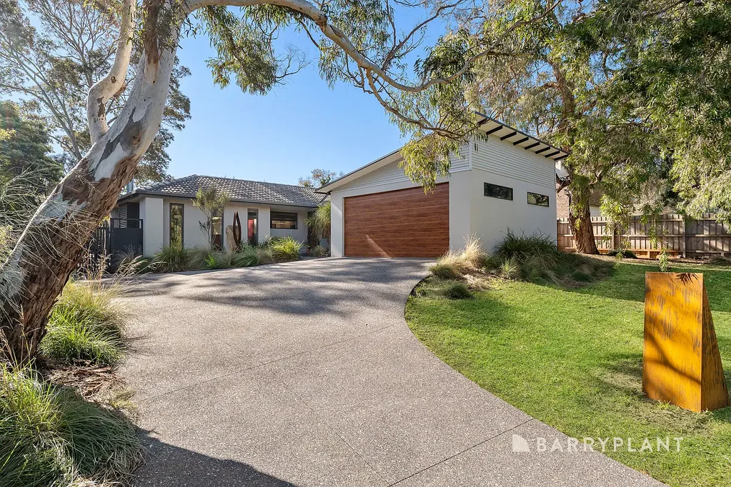 Mccrae 3 Bedroom Renovated, Sub-dividable & potential bay views.
