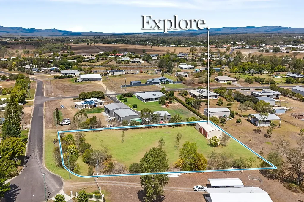 Mareeba ACRE (3,798m²) WITH 5-BAY COLORBOND SHED, BATHROOM, KITCHENETTE & UTILITY ROOM!