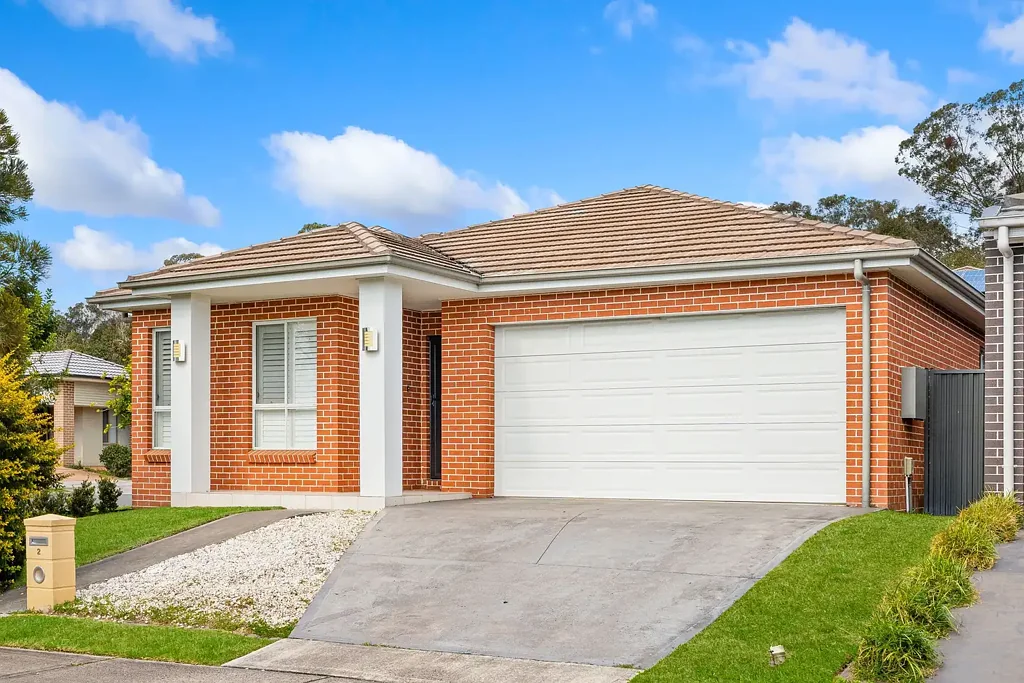 Jordan Springs 4 Bedroom Modern Family Living