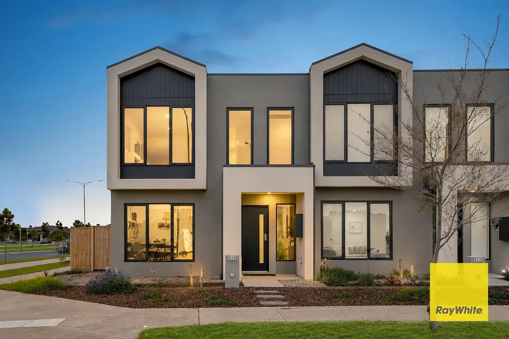 Tarneit 5房 备受追捧的 Grove Estate 中的家庭挚爱 A Family Favourite in a Sought-After Grove Estate