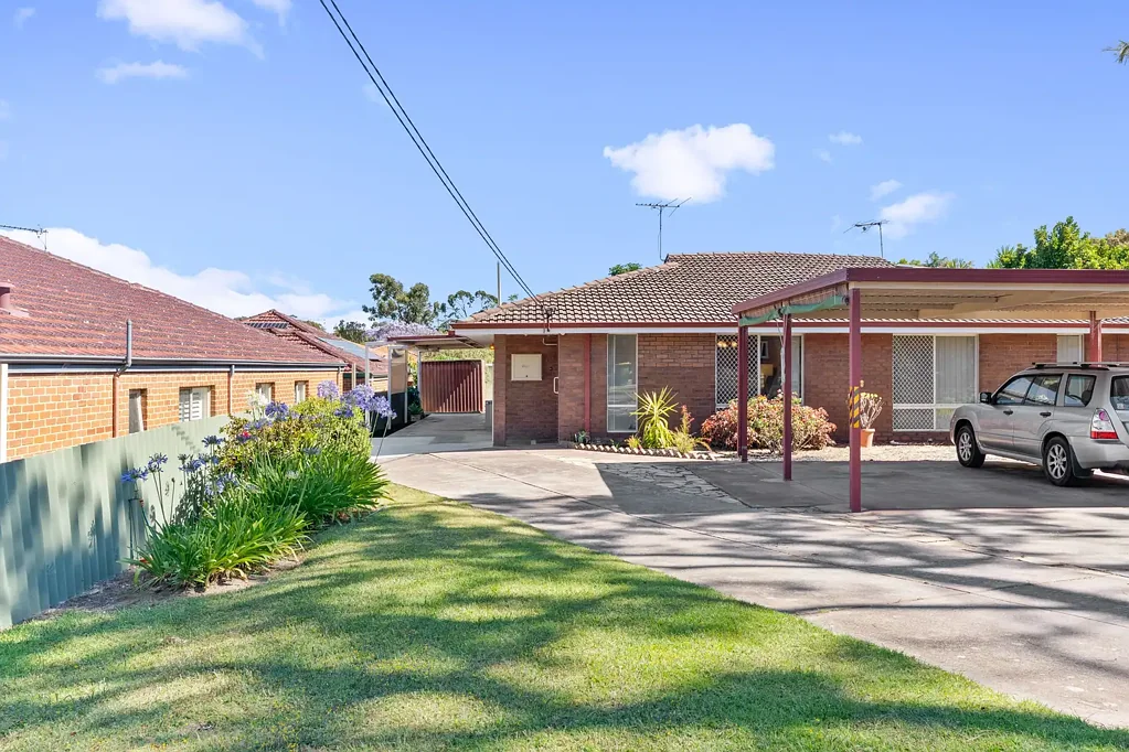 Palmyra 3chambre Rare Opportunity with huge potential. Plus Plus Plus