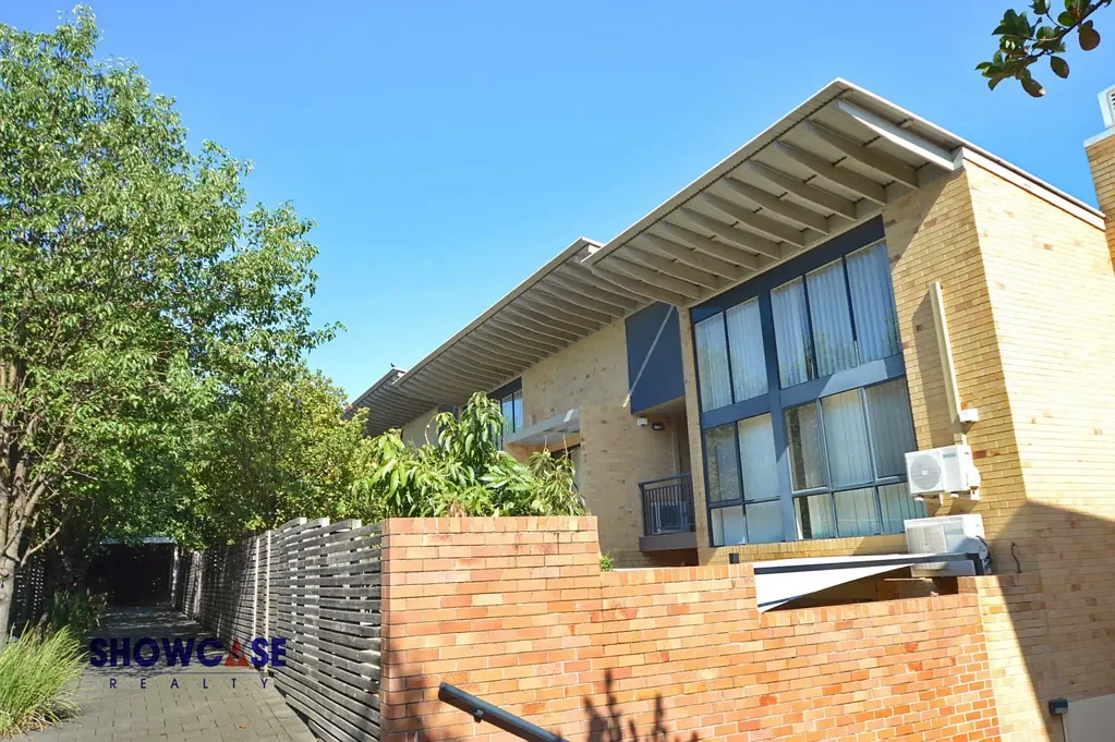Spacious Living In Carlingford West School Catchment!