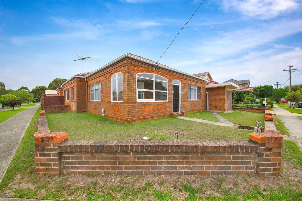 Spacious 2-Bedroom Home with Large Backyard & Lock-Up Garage