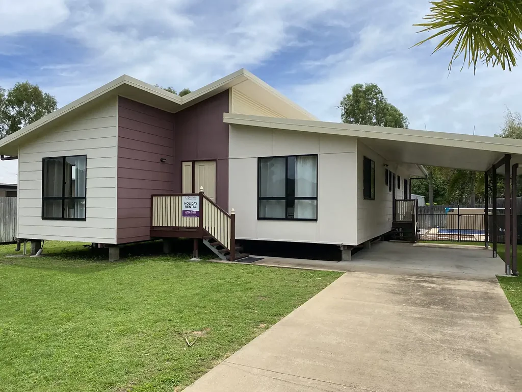 Horseshoe Bay 3房  Modern Home with Pool, Easy walk to the Beach