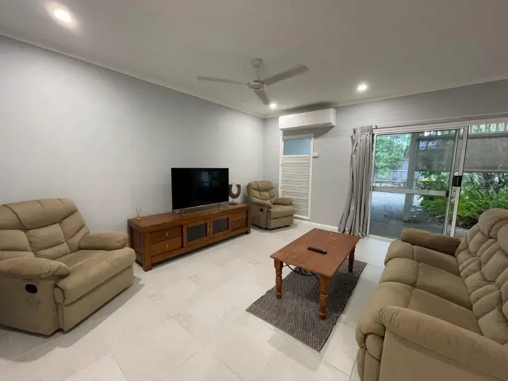 CLOSE TO TOWN: FURNISHED: 2 BEDROOM 1 BATHROOM
