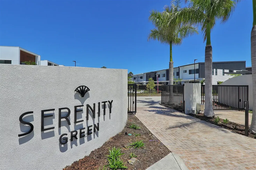 Stunning 4 Bedrooms Townhome