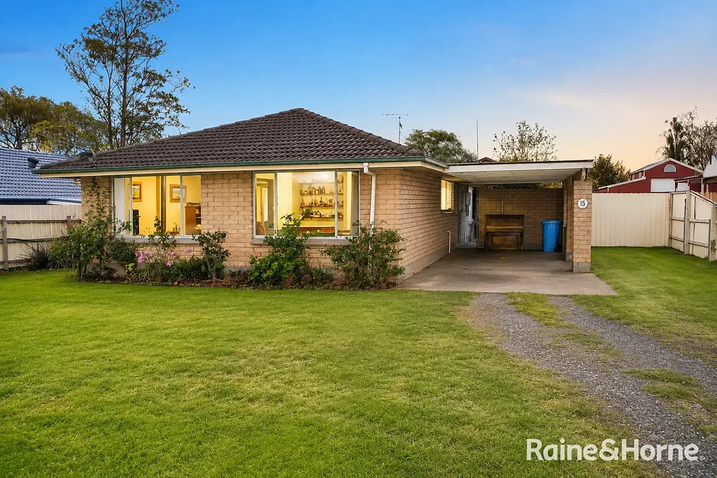 Comfortable Family Home in Convenient Location!