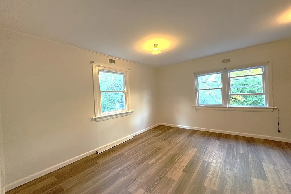 Newly Renovated 2 Bedroom Semi House near Epping Station