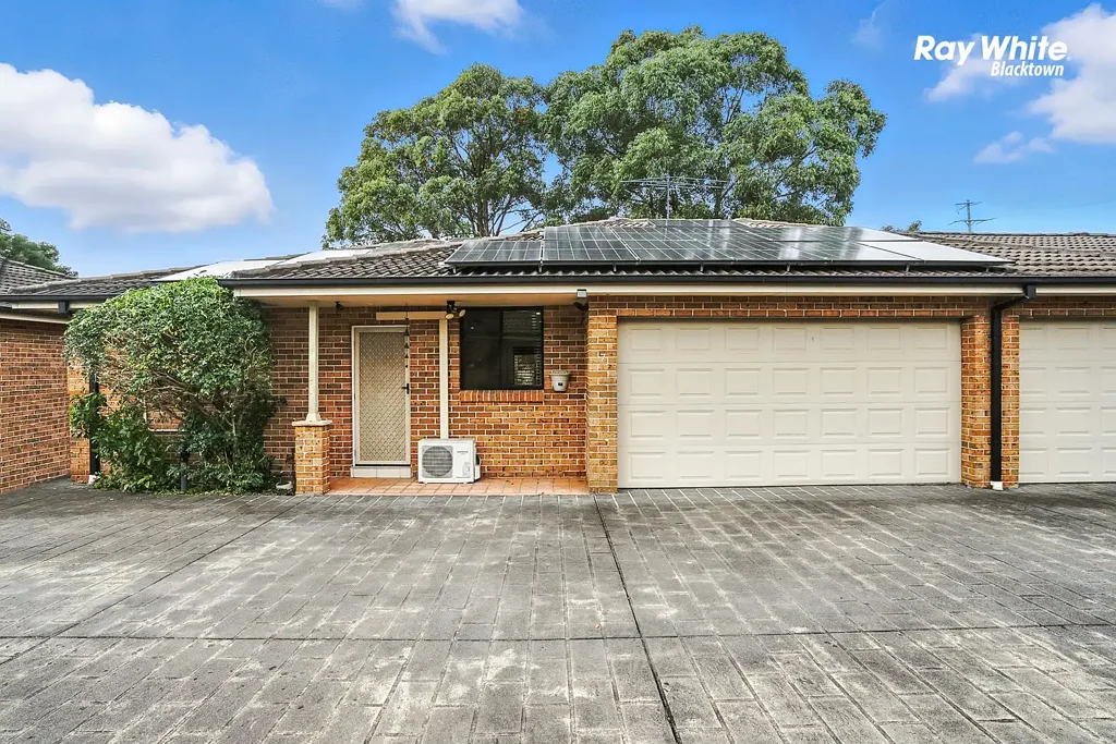 Blacktown 3房 宽敞三卧  主卧套间带步入式衣帽间  开放式起居用餐区  现代厨房  双车位车库  靠近学校交通购物  太阳能系统 Spacious Family Villa Designed for Comfortable Living