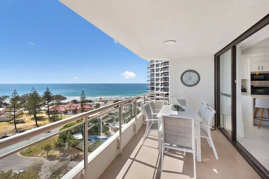 Main Beach 2房  Prime Position North-East Apartment in 'Pintari' - Ready to Be Yours