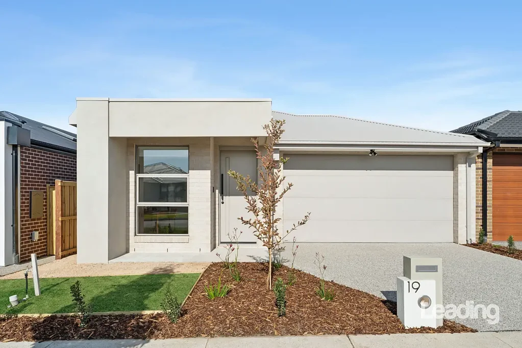 Sunbury 4房 全新现代住宅 四卧双卫双车库 设计师厨房 石材台面 高天花板 开放式布局 低维护地块 即交房便利 繁荣社区发展 景观户外空间 UNDER CONTRACT! ANOTHER HAPPY VENDOR!