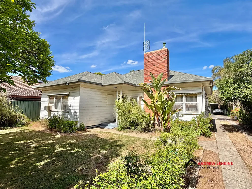 Cobram 3 Bedroom Original Charm, Prime Riverend Location