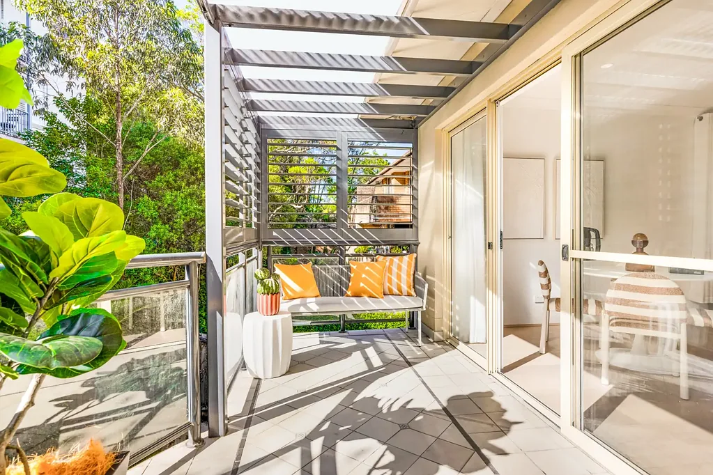 Bellevue Hill 2房 阳光充足 2卧住宅 精品楼栋 黄金位置 北向光线 露台无墙 全新翻新 私人停车 宁静海滨 Immaculately Renovated Coastal Retreat With Parking, Sun Soaked Balcony