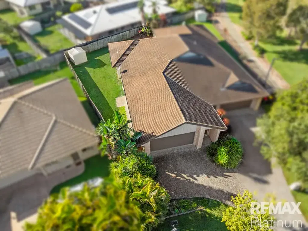Caboolture 4 Slaapkamer More House Than Duplex - Backyard, Space & No Body Corporate