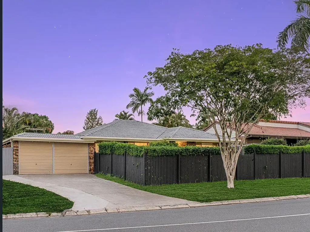 Middle Park 6ਬੈੱਡਰੂਮ Modern Six Bedroom Lowset with Pool and Close to Everything !