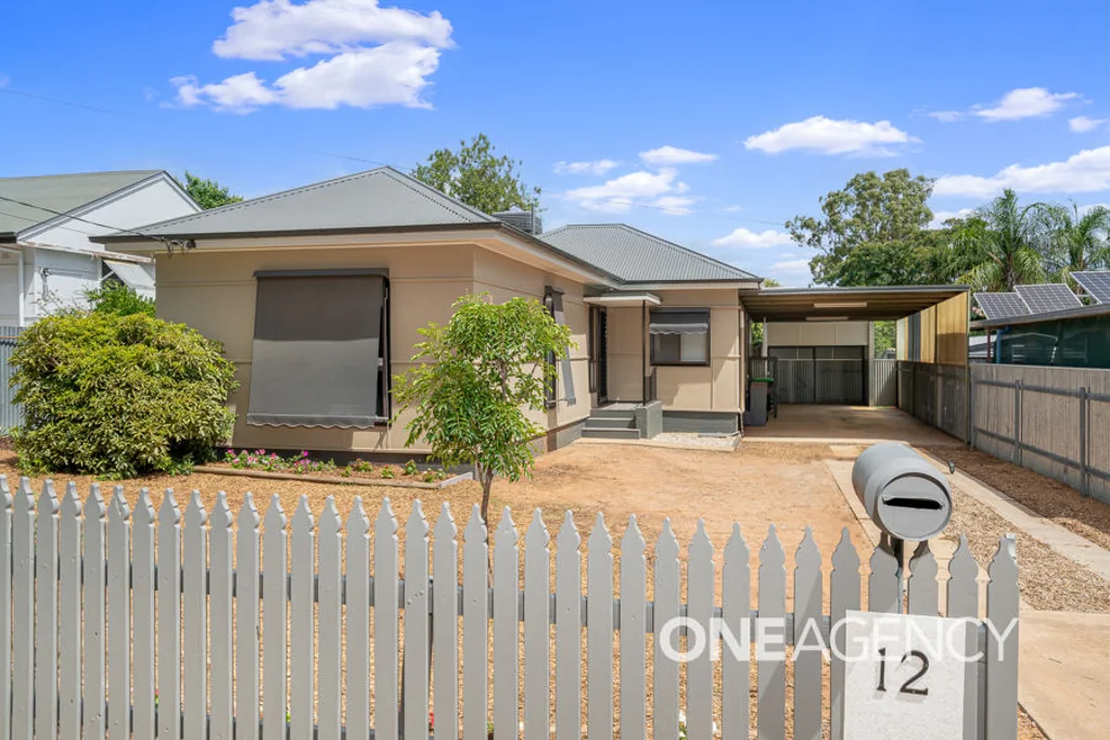12 CASTLEREAGH AVENUE, Mount Austin, NSW 2650