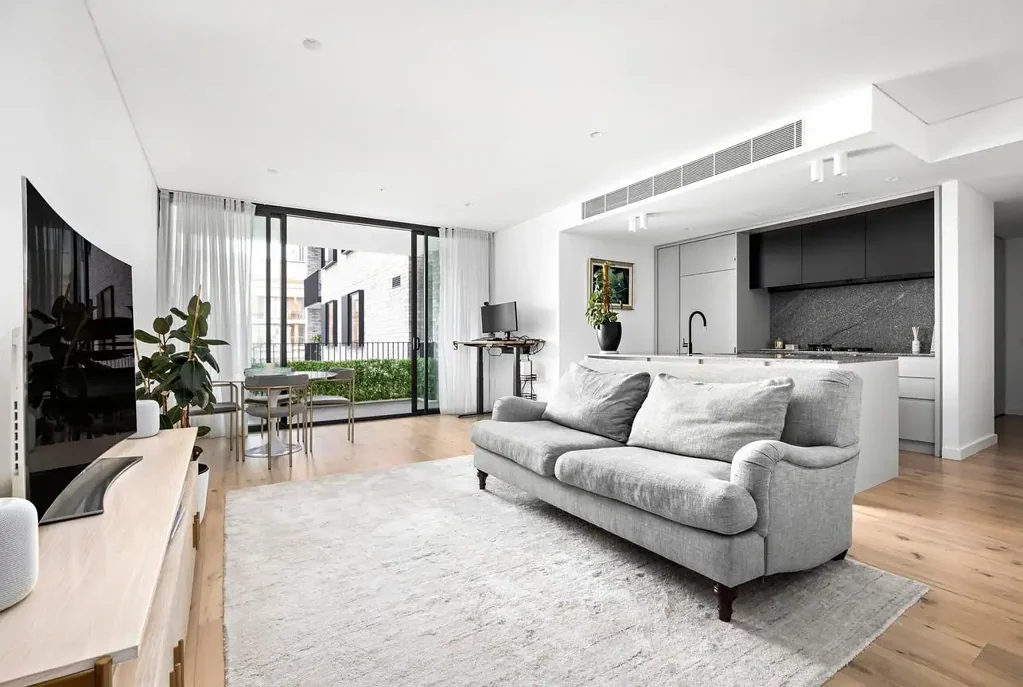 STYLISH TWO BEDROOM APARTMENT IN "WHITTON LANE"