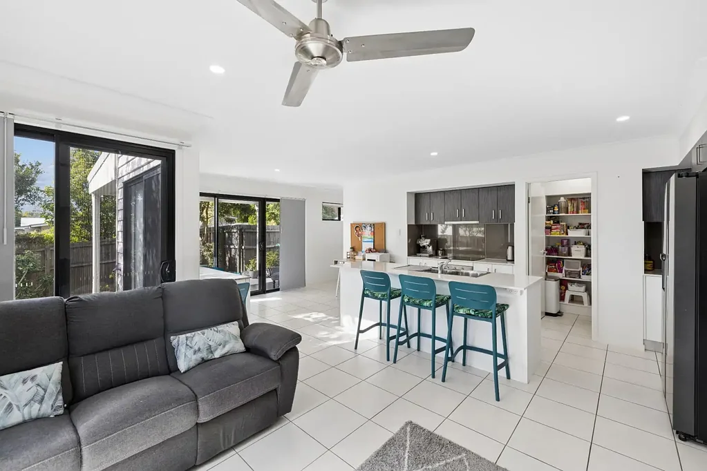 Pimpama 3Kwarto MUST BE SOLD! Modern 3-Bedroom Property with Double Garage