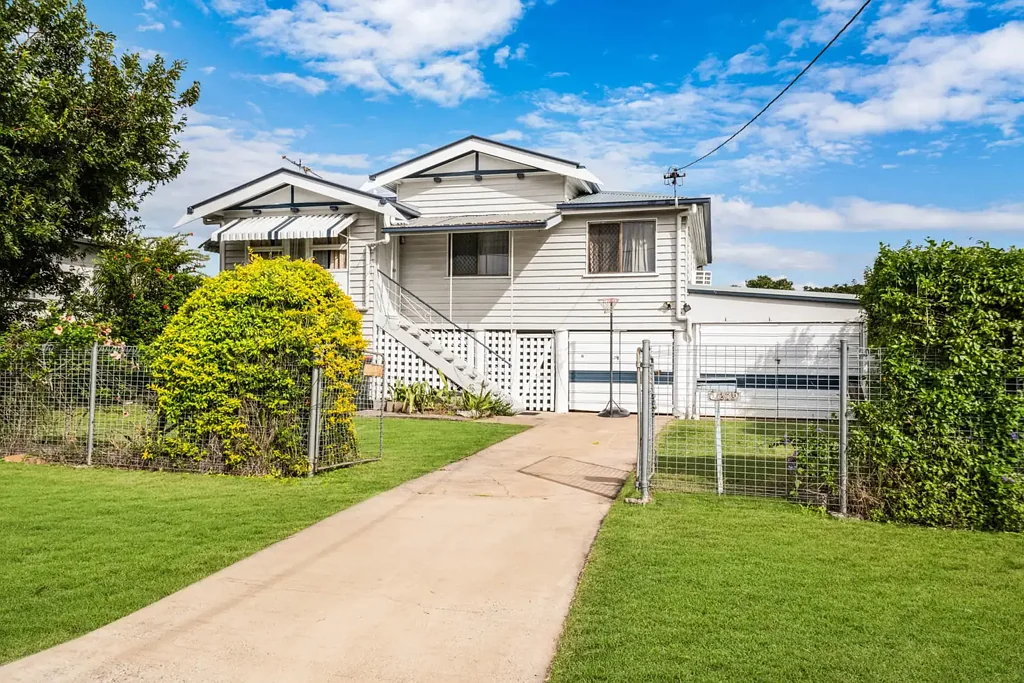 $460 per week - 2 Bedroom House plus sleep-out in Berserker