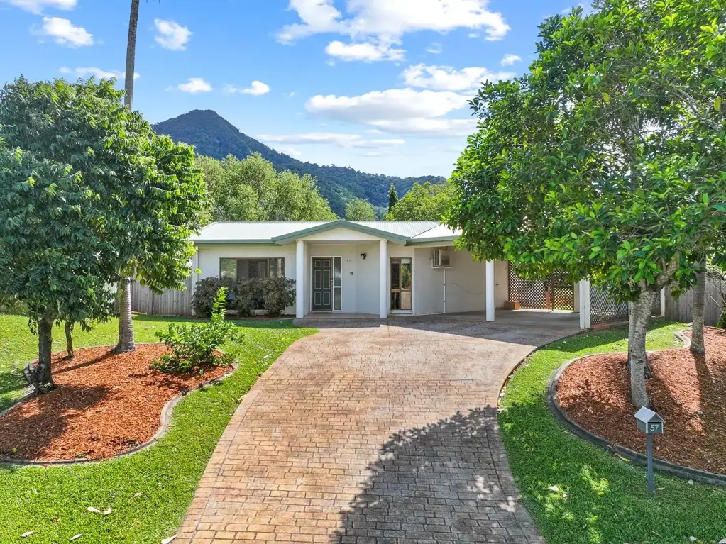 Mount Sheridan 4غرفة نوم IMPRESSIVE FAMILY HOME WITH MULTIPLE LIVING & ENTERTAINING AREAS