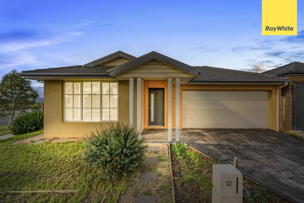 Thornhill Park 4 Slaapkamer Family Comfort in a Premium Parkside Setting Overlooking Thornhill Park Lake