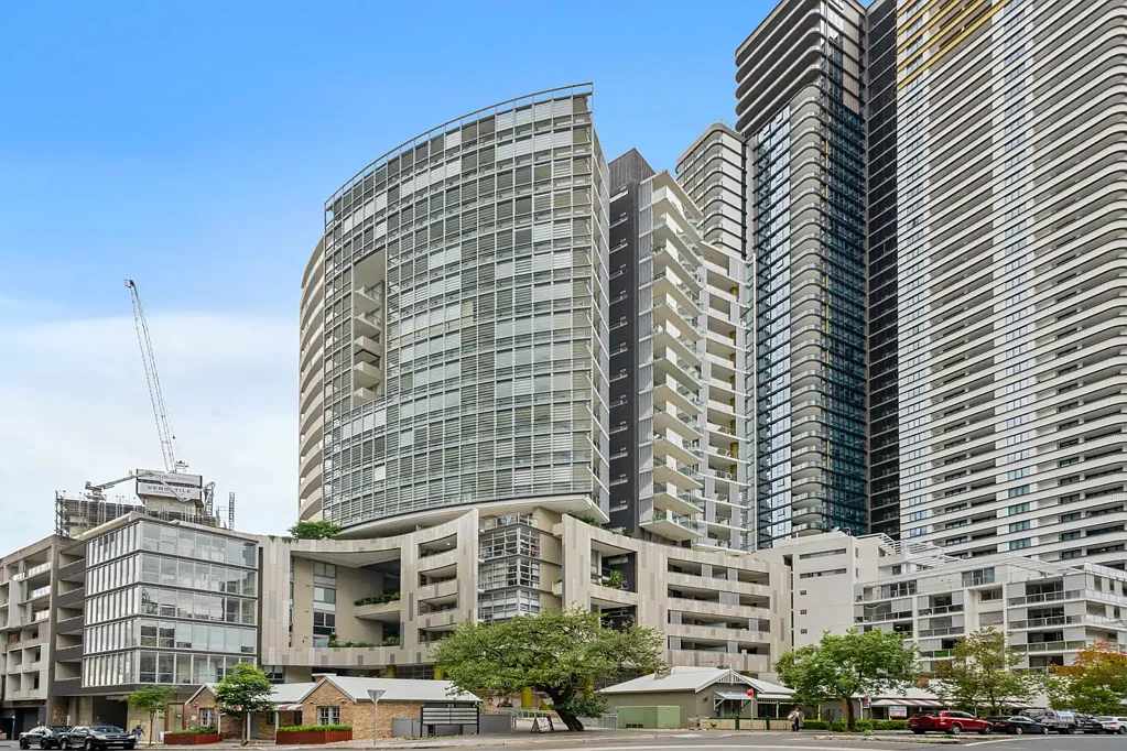 Parramatta 2غرفة نوم 400m walk to station & low strata levies