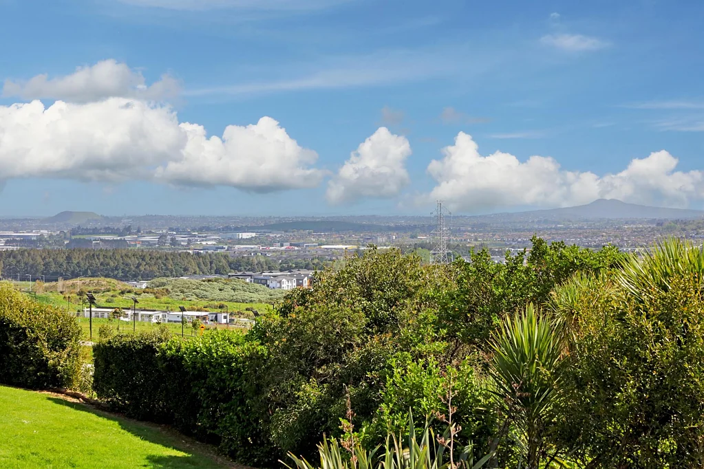 Totara Park 4房 私密乡村绿洲与现代便利完美结合！6229㎡永久产权地块，5分钟即上高速，享壮丽全景视野！ Private Country Oasis with Modern Convenience