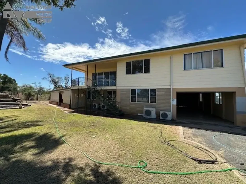 UNIQUE PROPERTY - 7 Bedrooms