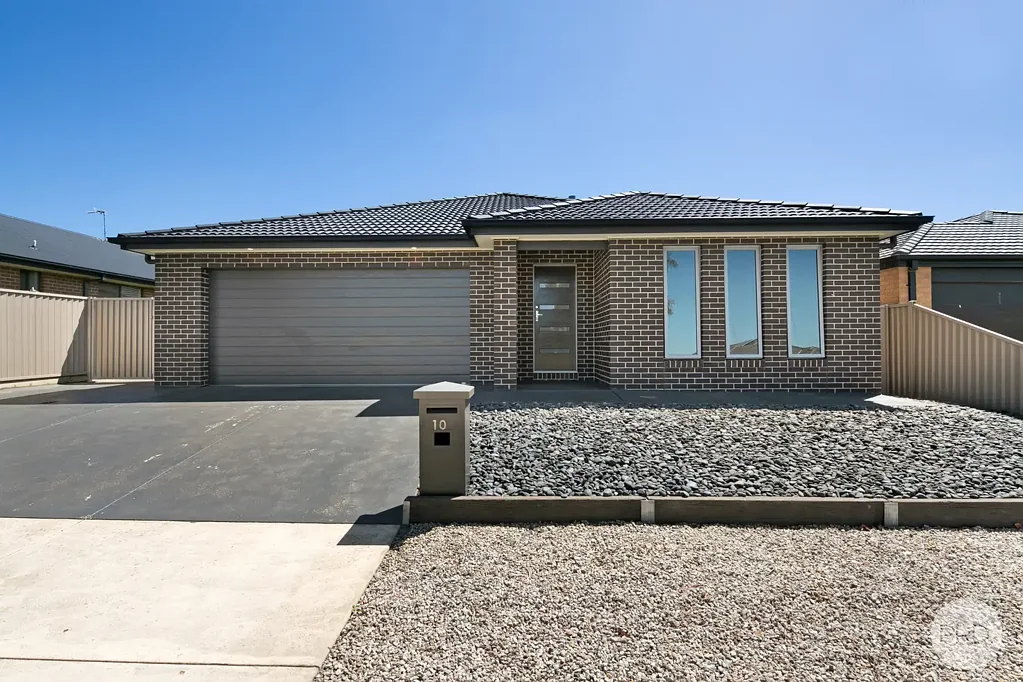 EXCEPTIONALLY LARGE FAMILY HOME