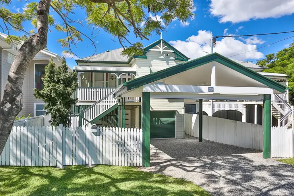 Corinda 5chambre ELEVATED FAMILY LIVING IN CORINDA'S LEAFY HEART