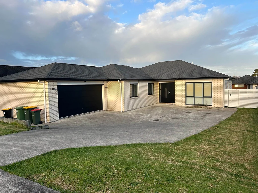 Modern Family Haven in Prime Huapai Location