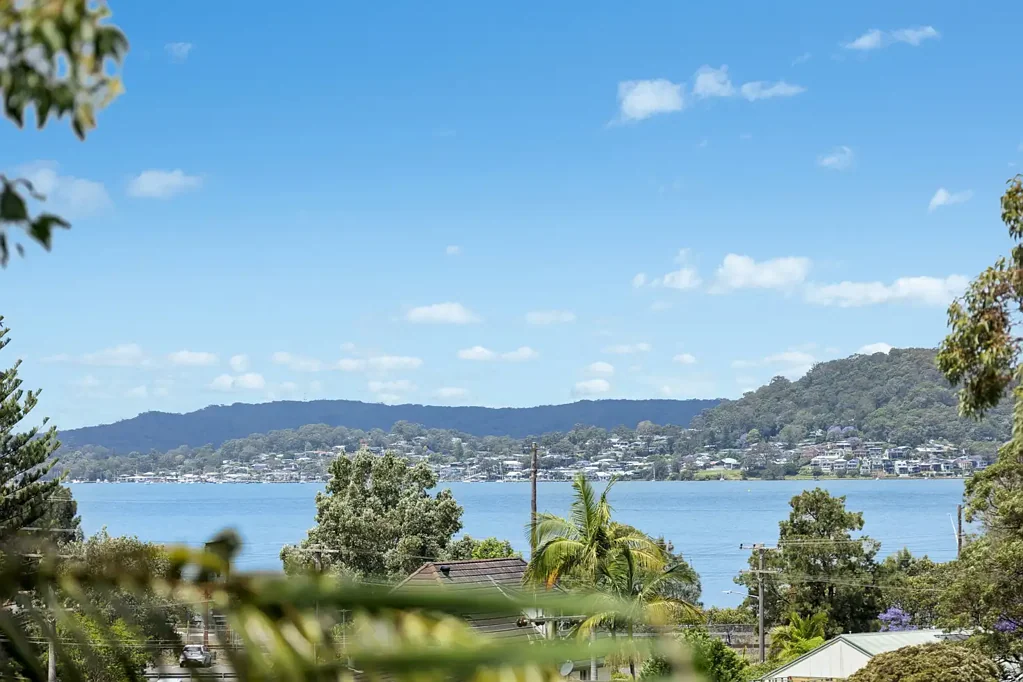 9 Shore Brace, Tascott, NSW 2250