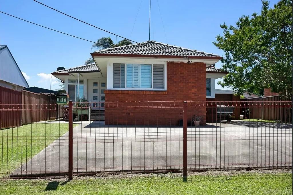 3 Bedrooms House in Prime Location