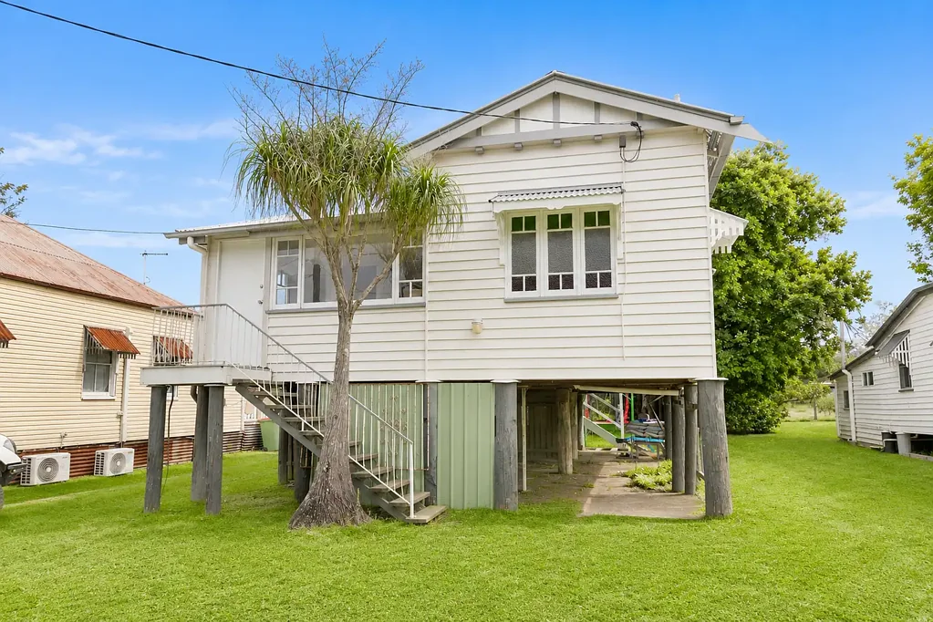 Two Bedroom Home, Convieniently Located in Rosewood