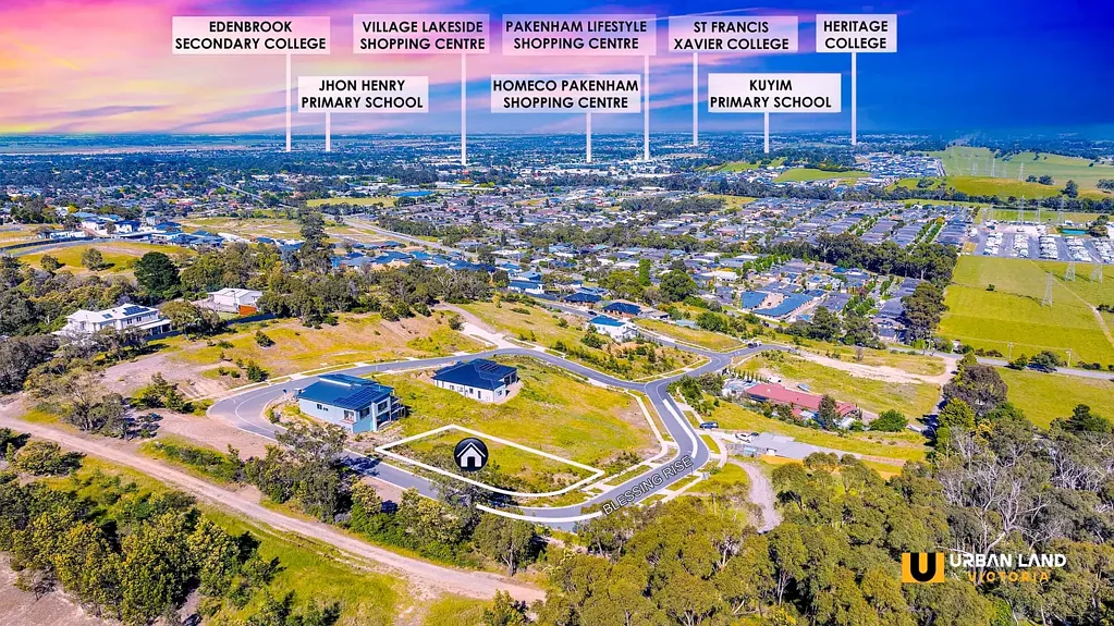 Pakenham 优越地段落日景致 顶级教育资源 便捷生活圈 高尔夫俱乐部旁 土地投资首选！ Location Does Matter!!!