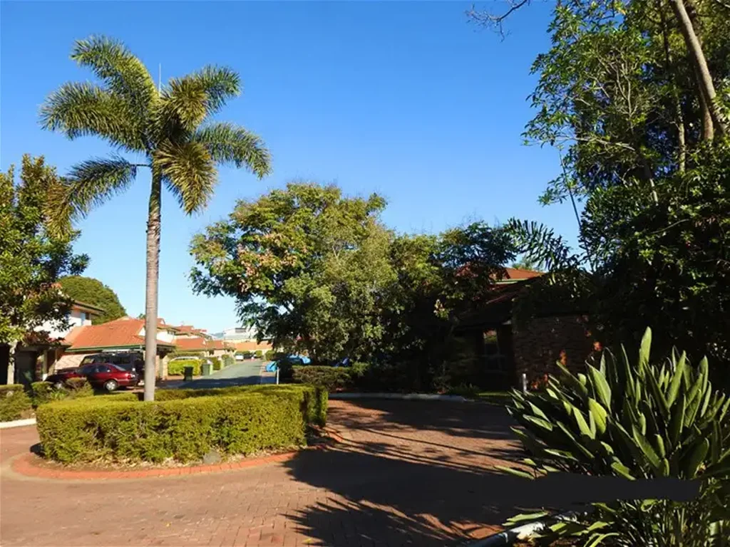 Townhouse for Rent - Secure Complex in the Prime Location of Nerang