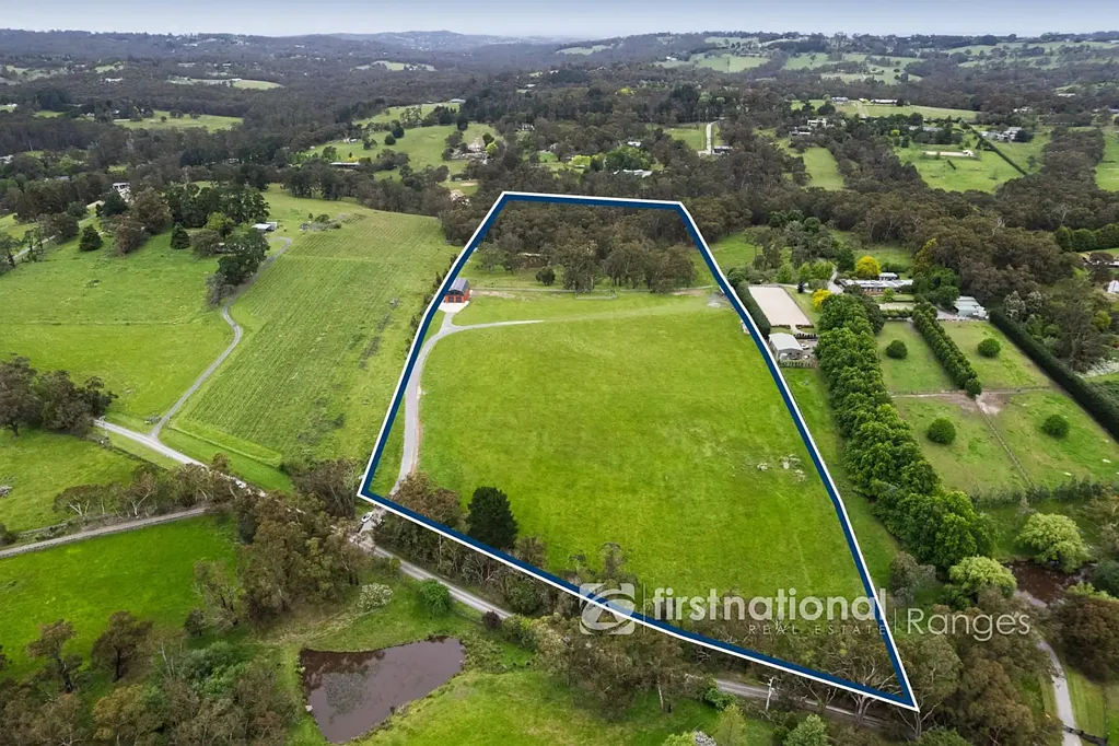 Narre Warren East Berwick近15分钟 20英亩美景 双水坝野生动物 自给自足电力 棚屋储物空间 Potentially Reside in the Shed, Whilst Planning your Dream Home (subject to council approval).