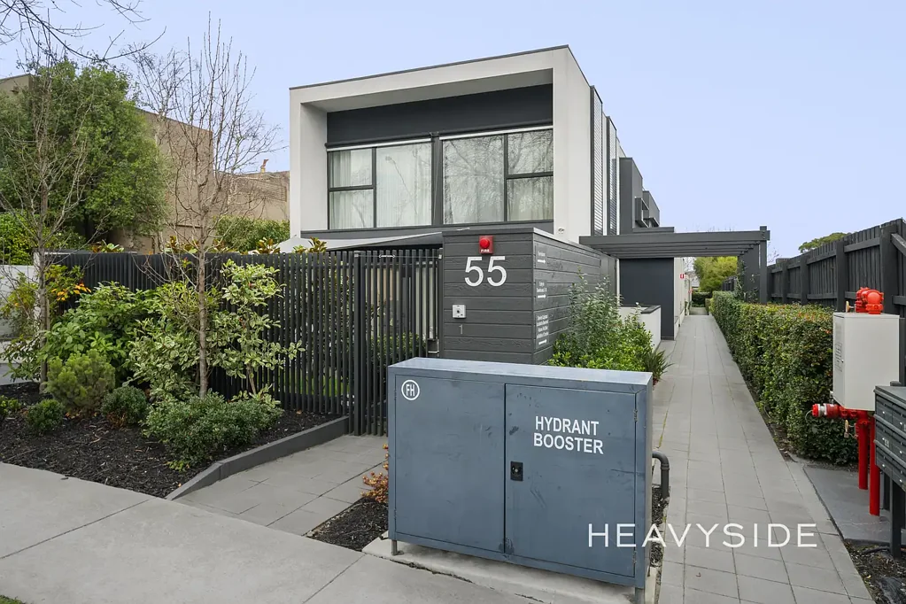 Glen Iris 2Zimmer Built Circa 2020 | Architectural Style & Luxurious Low-Maintenance Living