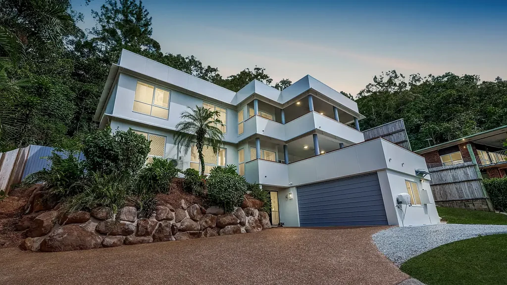 Smithfield 5 Bedroom A PRIVATE ENTERTAINER WITH SPACE, STYLE AND SCENIC OUTLOOKS