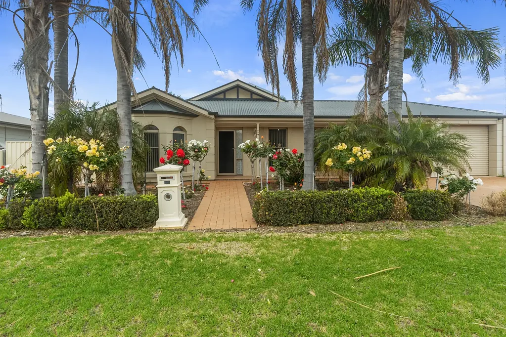 24 Moonta Road, Moonta Bay, SA 5558