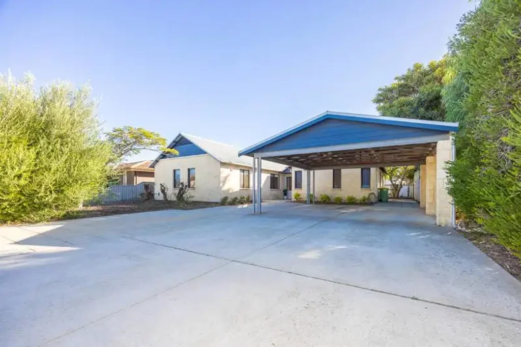 Jurien Bay 4Kwarto Coastal Charm with Dual Living Potential on a Generous 808sqm Block