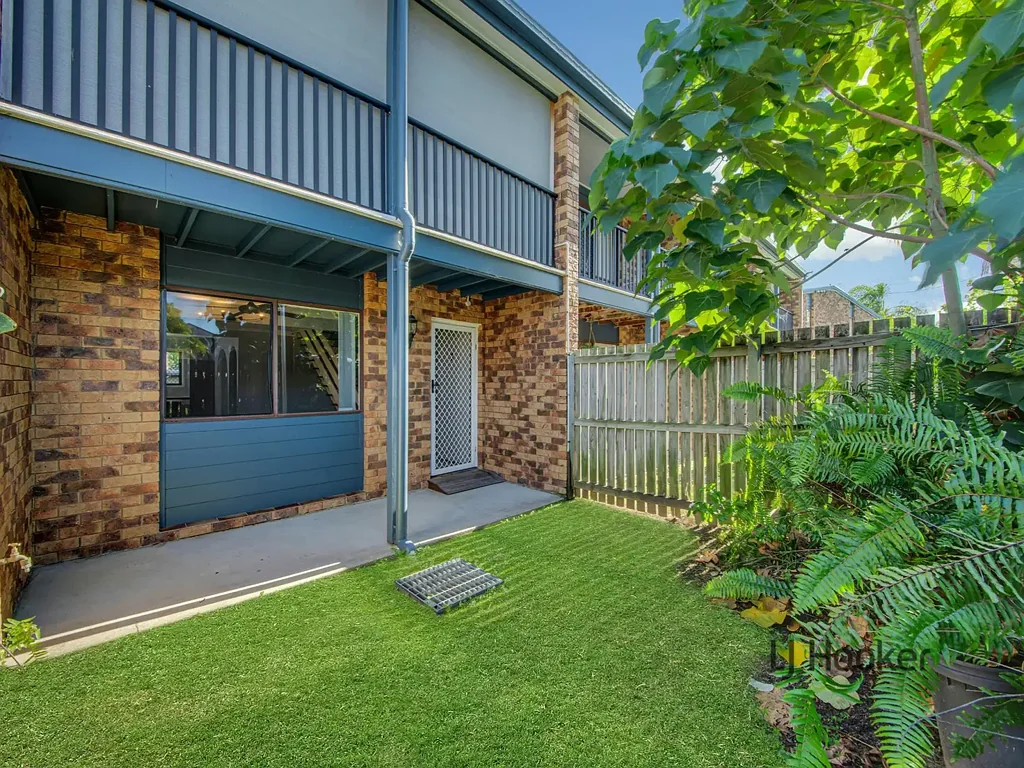 Tannum Sands 2房  CHARMING TWO-STORY SOLID BRICK UNIT - PRIME LOCATION