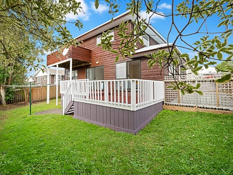 Mount Albert 4 Bedroom Gorgeous Home Beside Gladstone School